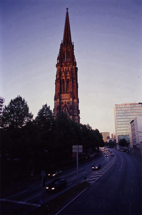 Hamburg bei Nacht, St. Nikolai-Kirche, Willy-Brandt-Straße, Hamburg bei Nacht