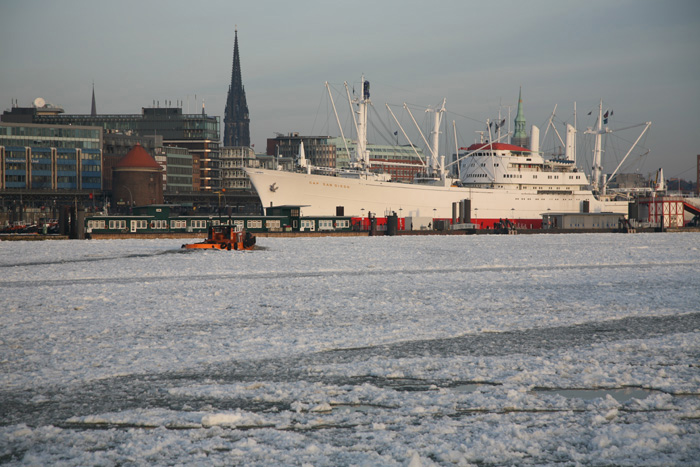 Winter-Impressionen, Cap San Diego im Winter, Hamburg