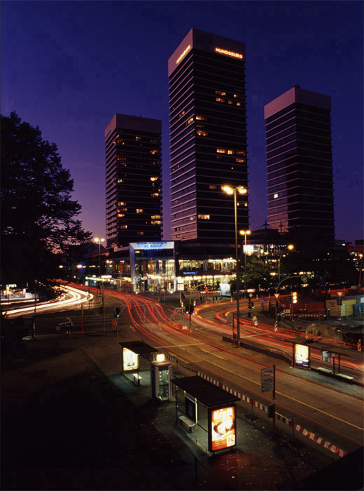 Hamburg bei Nacht, Mundsburg-Hochhäuser, Hamburger Straße, Hamburg bei Nacht