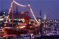 Hamburg bei Nacht, Feuerschiff LV13 im Hamburger Yachthafen am Abend