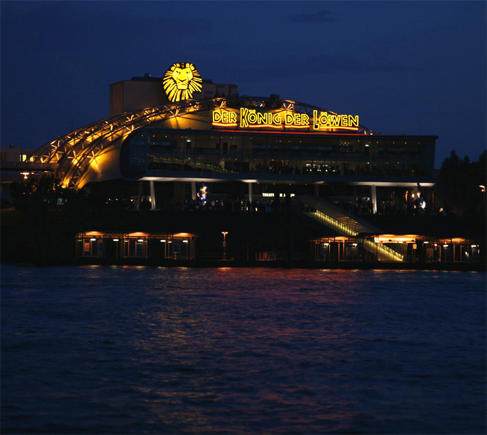 Hamburg bei Nacht, König der Löwen, Hamburg bei Nacht