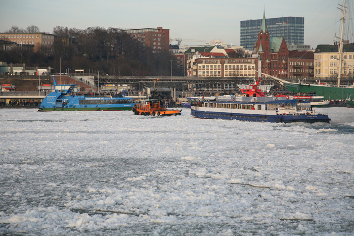 Winter-Impressionen, Blick von den Landungsbrücken im Winter, Hamburg