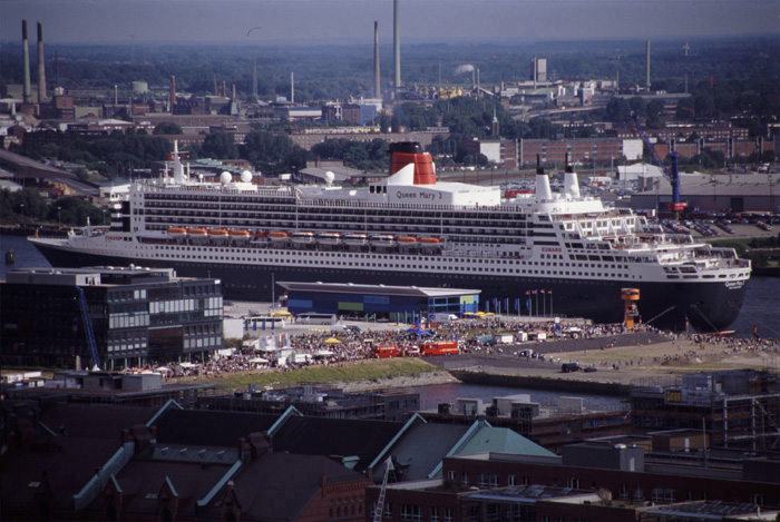 Hafen, Elbe, Blick vom Michel, Queen-Mary 2, Hamburg